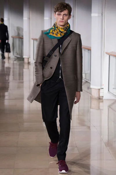 Look 32